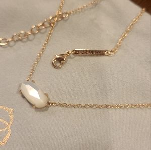 Kendra Scott necklace